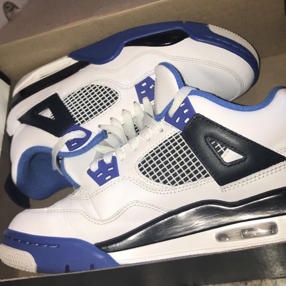 boys jordan shoes size 4